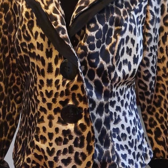 DESIGN TODAY’S VINTAGE ANIMAL PRINT JACKET WITH WIRED DOUBLE COLLAR.Y2K
BOHO MED - Picture 5 of 16